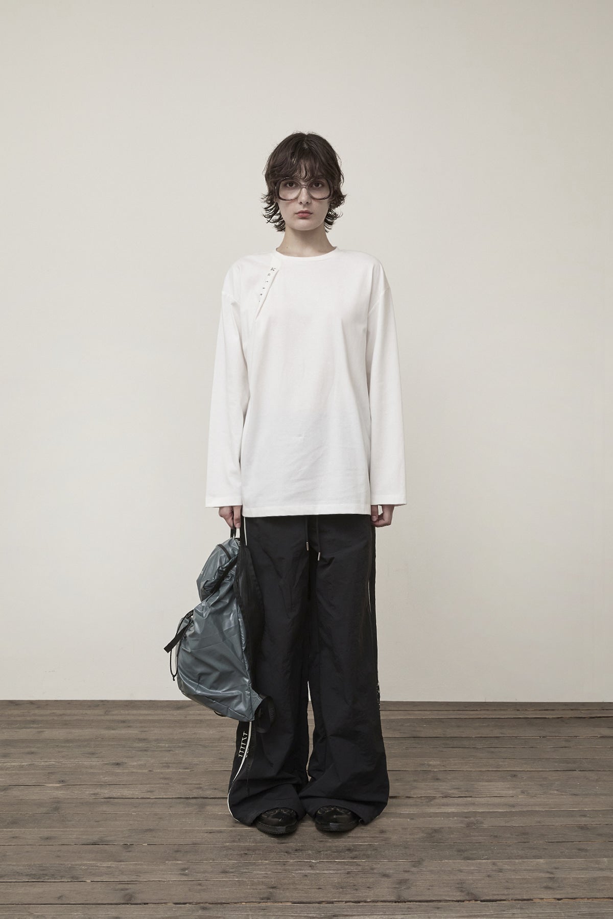 MATIN KIM SIDE LOGO WIDE TRACK PANTS IN BLACK – SeoulSeoul