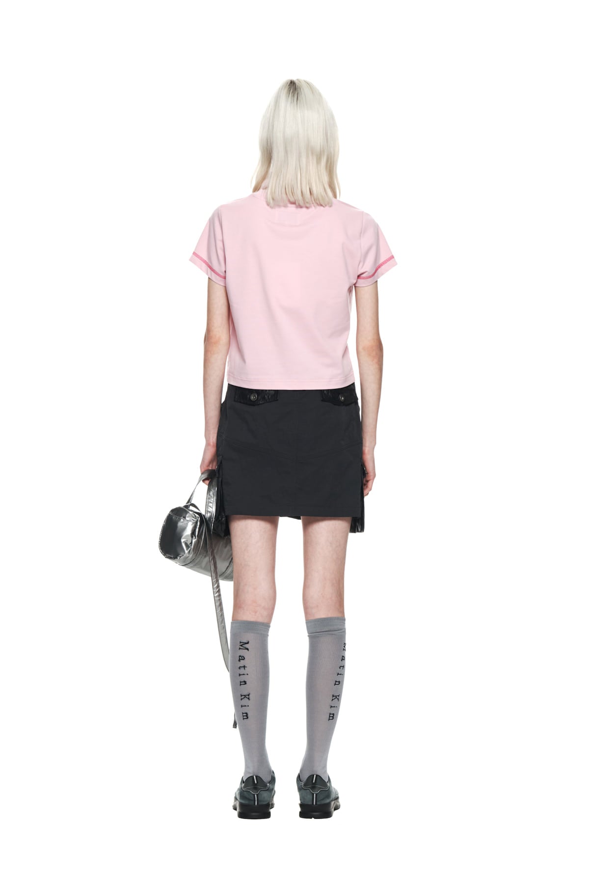 Tシャツ・カットソー [MATINKIM]matin small logo crop top in pink Matin Kim Logo Crop Top In Pink | Basic Tees for Women | KOODING