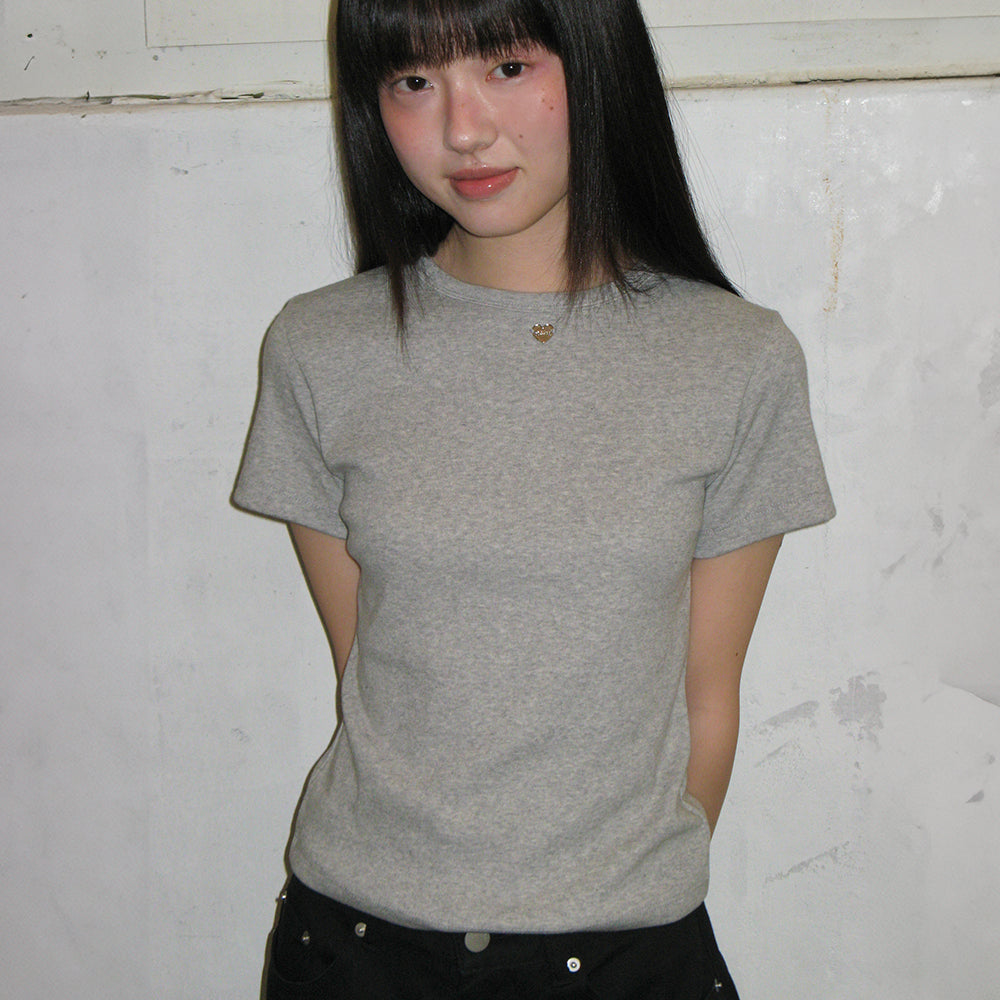 Tシャツ・カットソー RONRON BACK RIBBON HEART SLIM CROP T SHIRTS GREY RR25AST3246 RONRON BACK RIBBON HEART SLIM CROP T SHIRTS GREY – SeoulSeoul
