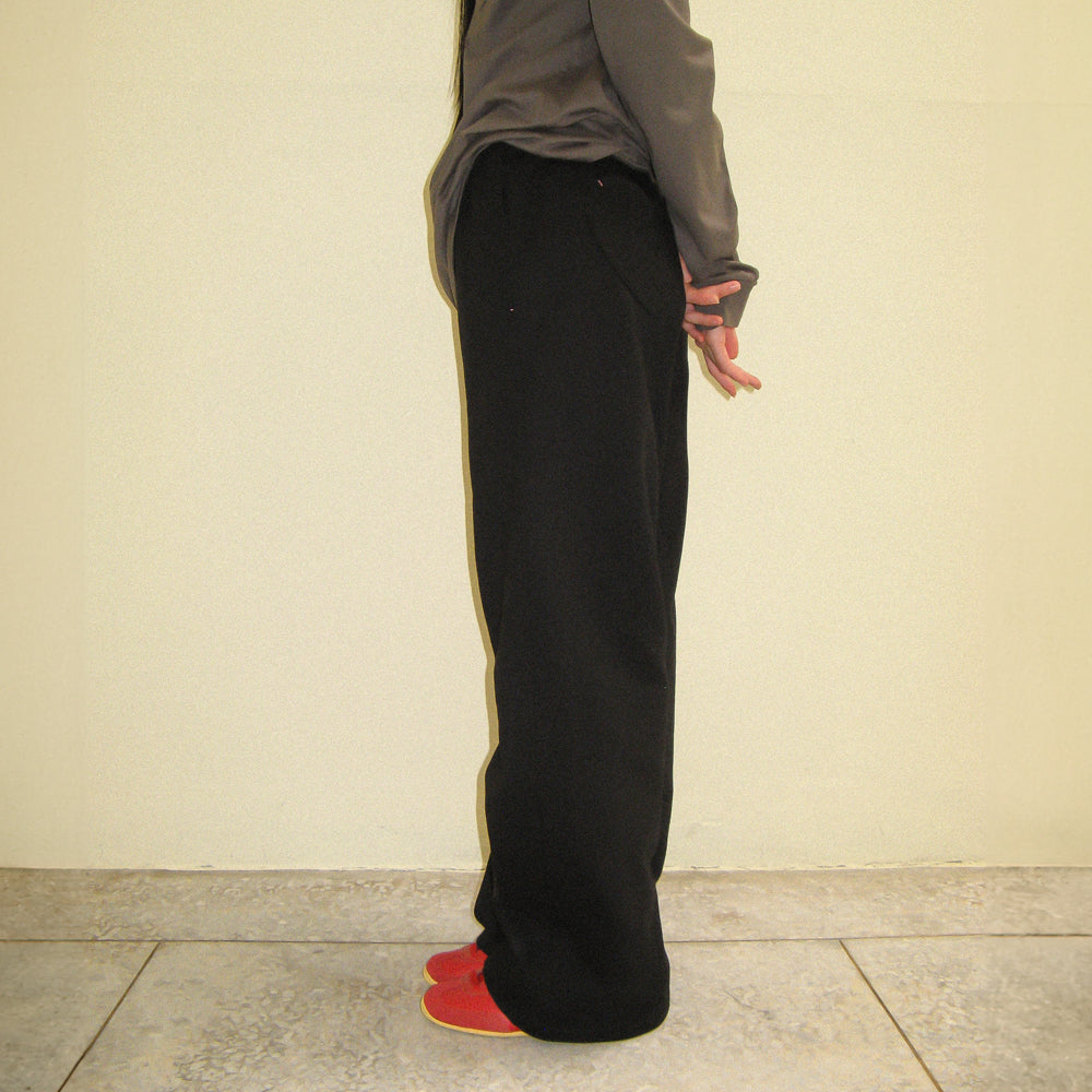 【RONRON】★ BACK HEART STITCH POCKET SWEAT JOGGER PANTS ★ RONRON BACK HEART STITCH POCKET SWEAT JOGGER PANTS BLACK