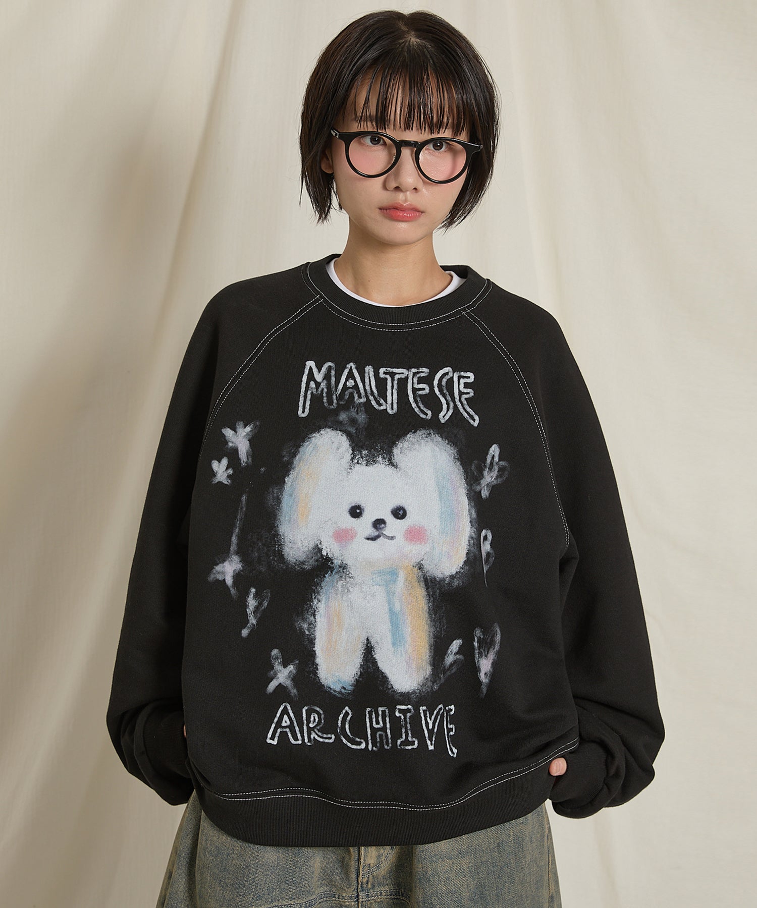 スウェット・トレーナー Wai Kei Oil Painting Maltese Raglan Sweatshirt WAIKEI Oil Painting Maltese Raglan Sweatshirt Black – SeoulSeoul