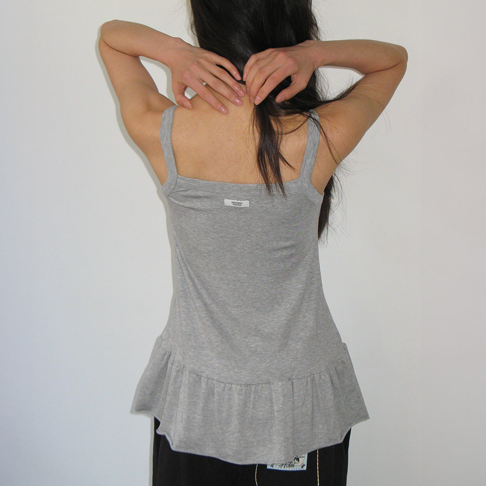Tシャツ・カットソー RONRON PENDANT RUFFLE LAYERED SLIM LONG SLEEVE GREY RONRON PENDANT RUFFLE LAYERED SLIM LONG SLEEVE GREY – SeoulSeoul