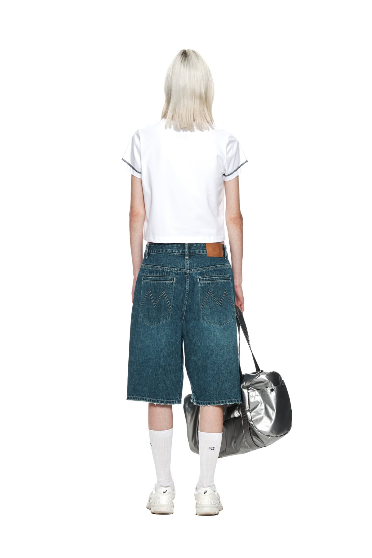 ● Matin Kim ● SMALL LINE LOGO STITCH CROP TOP IN WHITE MATIN KIM SMALL LINE LOGO STITCH CROP TOP IN WHITE – SeoulSeoul