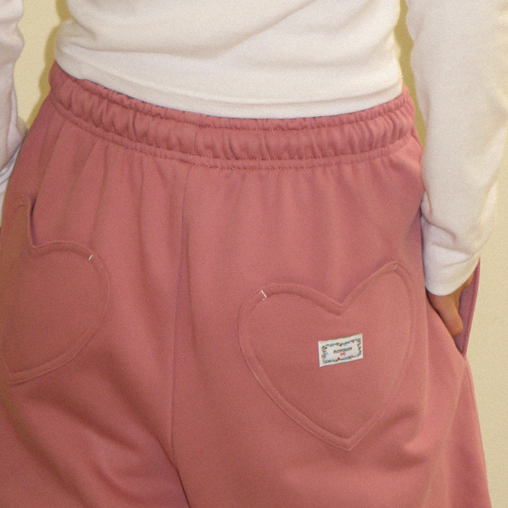 【RONRON】★ BACK HEART STITCH POCKET SWEAT JOGGER PANTS ★ RONRON BACK HEART STITCH POCKET SWEAT JOGGER PANTS BLACK