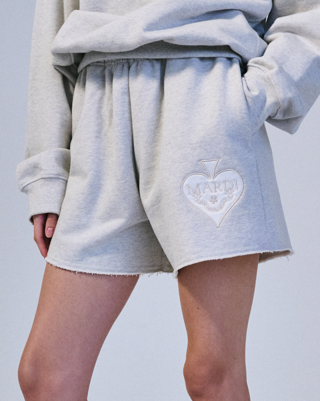 ●Mardi Mercredi●SWEAT SHORTS SATIN SPADE_OATMEAL MARDI SWEAT SHORTS SATIN SPADE_OATMEAL – SeoulSeoul