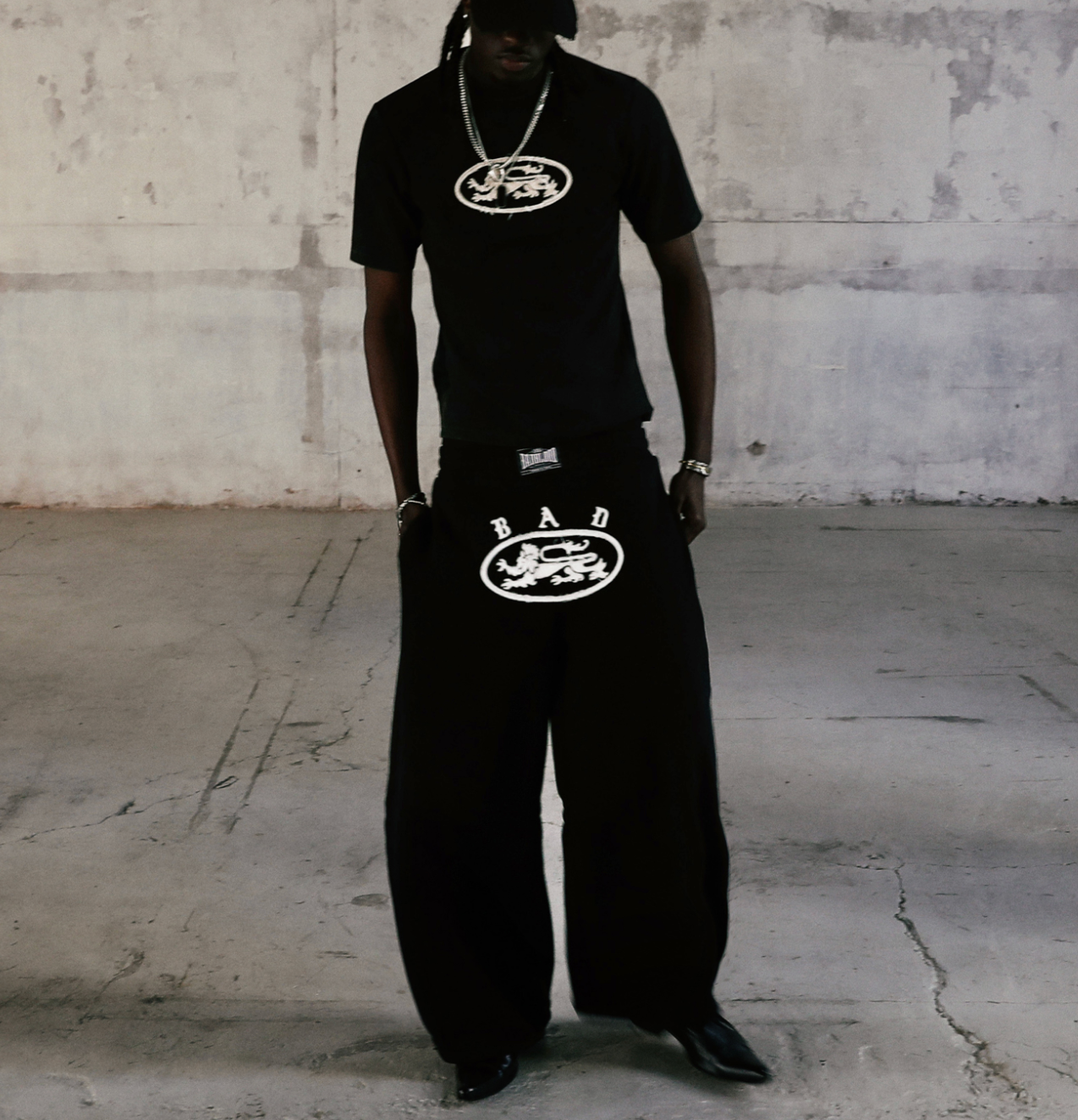 BAD BLOOD Lion Patch 2-Way Curved Jogger - Washed Black – SeoulSeoul