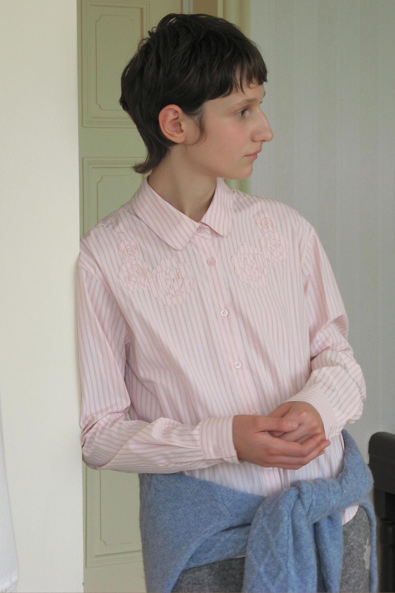 Sinoon Rose Artwork Shirt (Pink) – SeoulSeoul