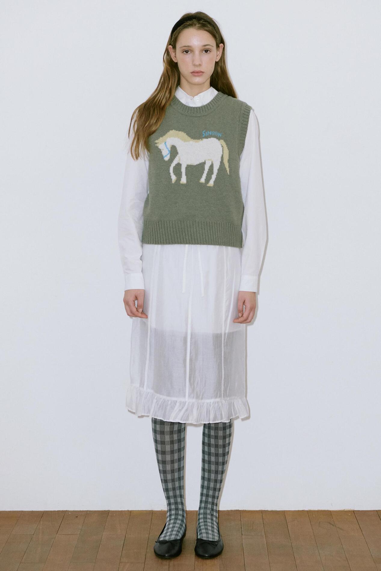 Sinoon Horse Knit Vest (Khaki) – SeoulSeoul