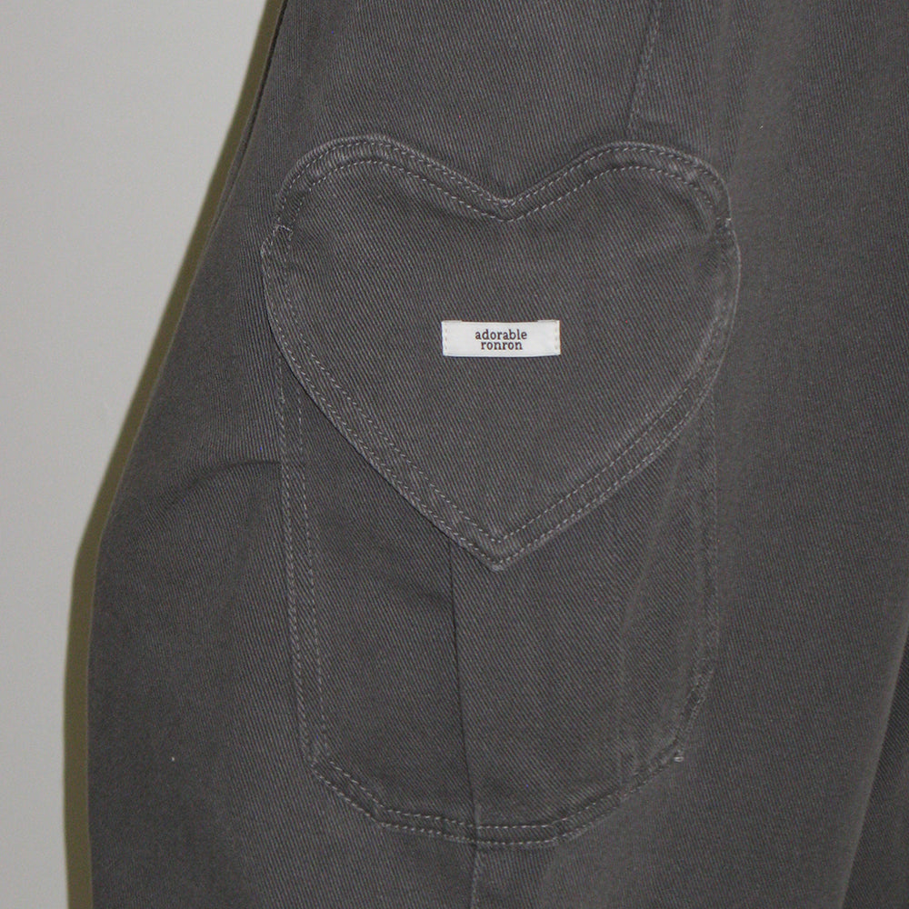 デニム・ジーパン RONRON HEART POCKET CARGO DENIM PANTS CHARCOAL RONRON HEART POCKET CARGO DENIM PANTS CHARCOAL – SeoulSeoul