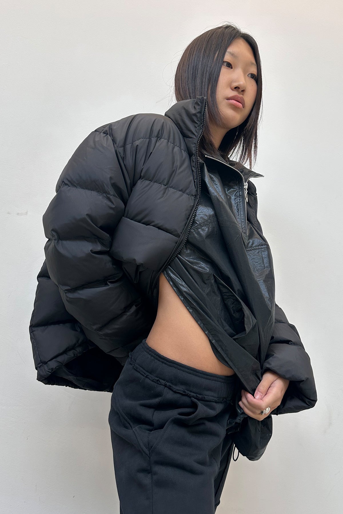 ダウンジャケット・コート [MATINKIM]big pocket puffer down jumper for women in black MATIN KIM BIG POCKET PUFFER DOWN JUMPER FOR WOMEN IN BLACK
