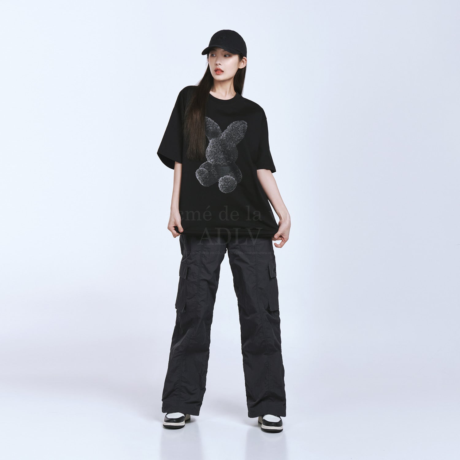 acmé de la vie ADLV BLACK FUZZY RABBIT SHORT SLEEVE T-SHIRT