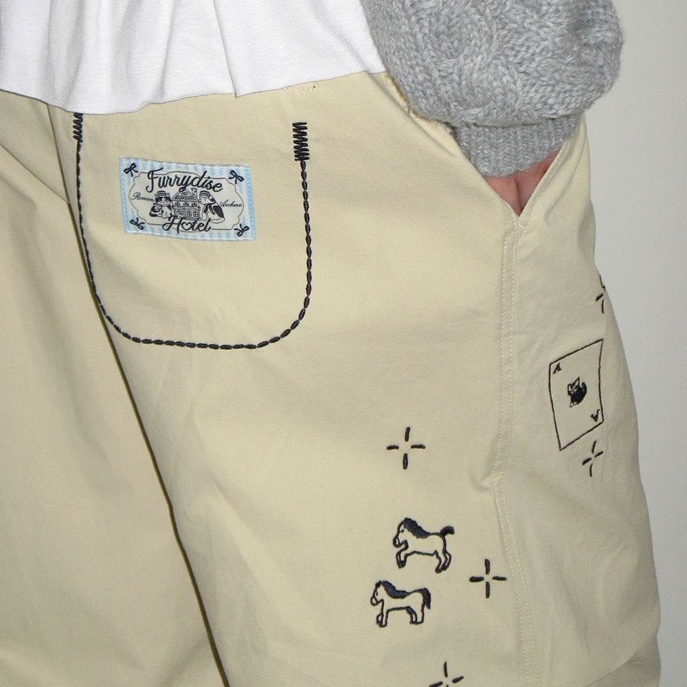 ★2025FW新作★RONRON★DRAWING STITCH PARACHUTE PANTS RONRON DRAWING STITCH PARACHUTE PANTS BEIGE – SeoulSeoul