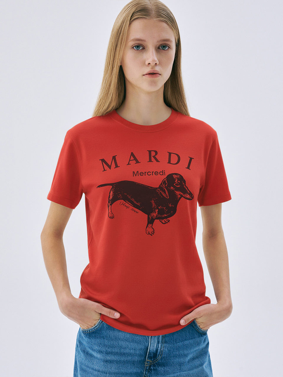 Person wearing a red t-shirt with a dachshund graphic and 'Mardi' text on a white background