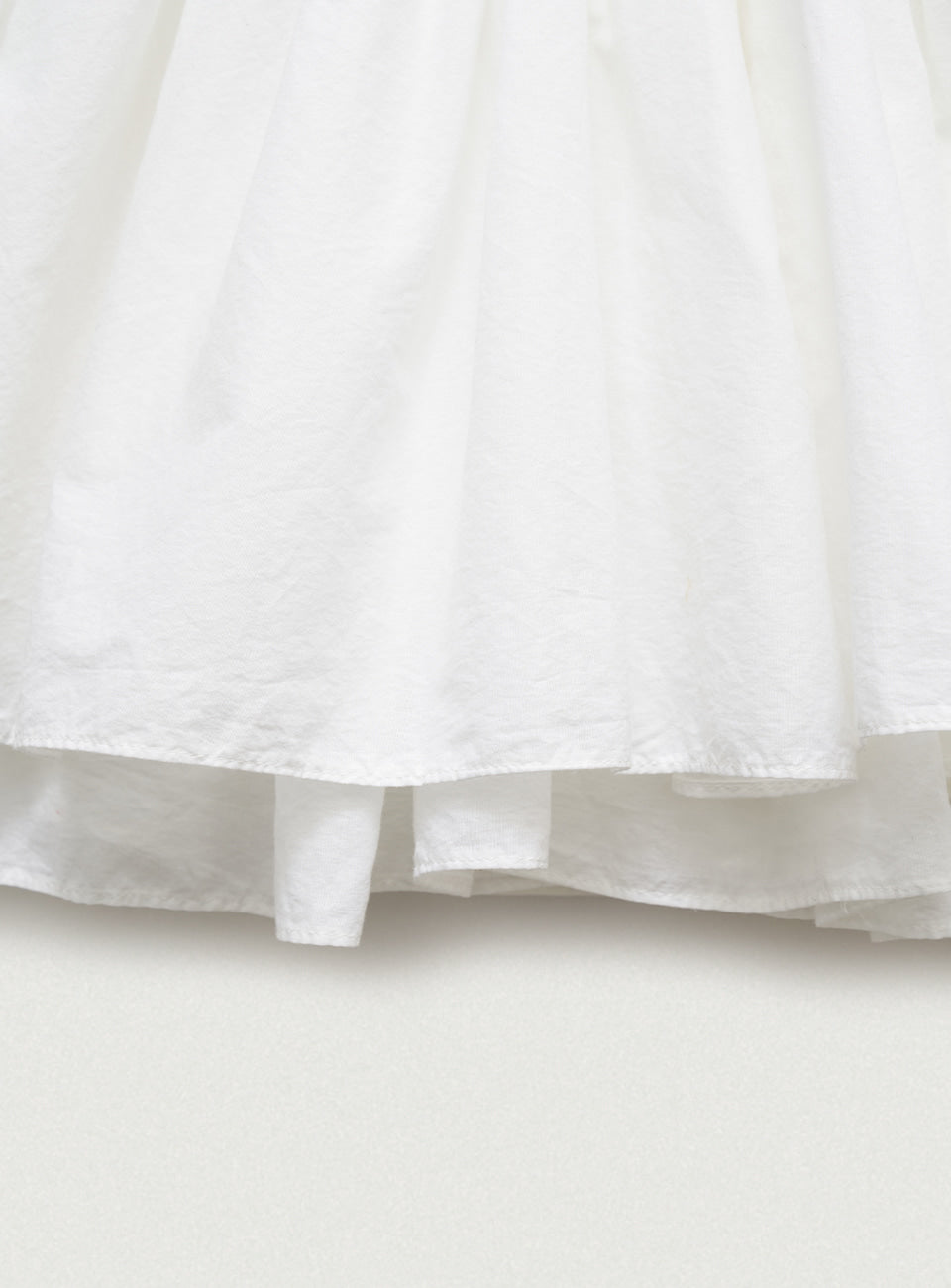 the Barnnet White Magnolia Off-Shoulder Top – Elegant