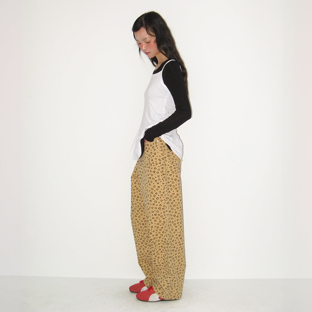 RONRON ♥ HEART LEOPARD STRAIGHT PANTS/追跡付 RONRON HEART LEOPARD STRAIGHT PANTS BEIGE – SeoulSeoul